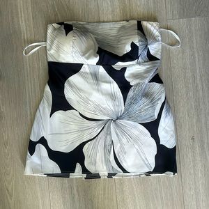 White House black market sleeveless top